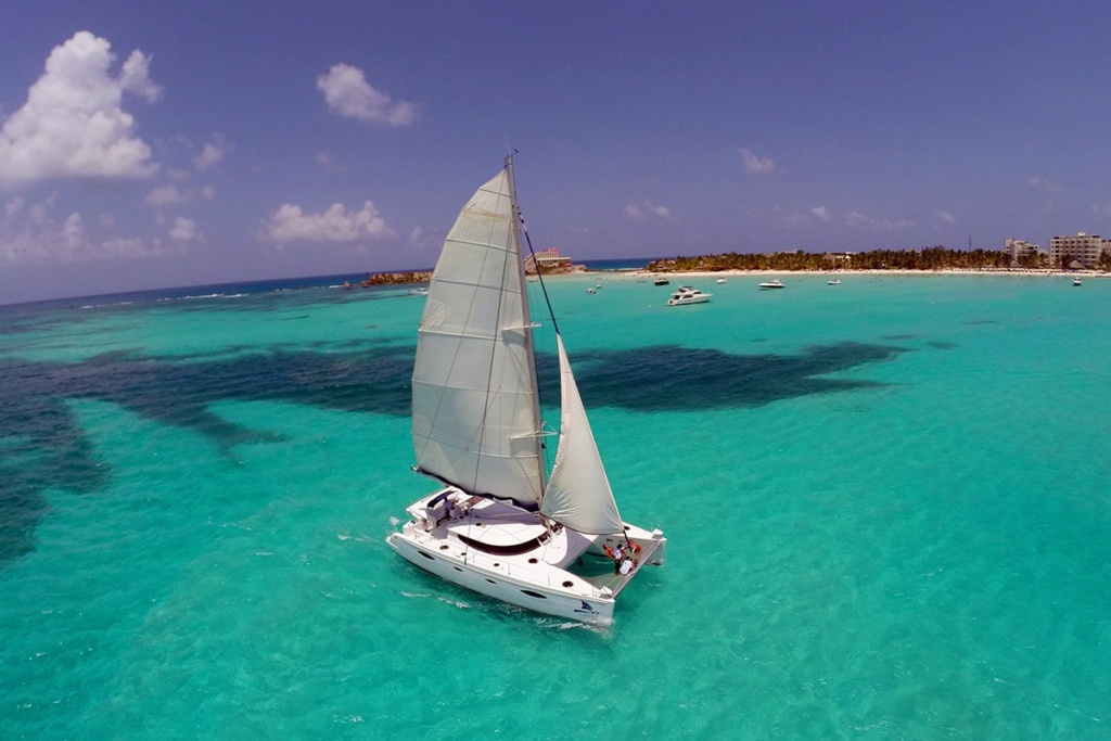 catamaran in the blue ocean visit isla mujeres